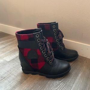 6.5 Sorel Wedge Booties